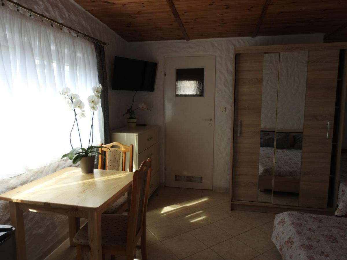 Malwa Appartamento Jezierzany Esterno foto
