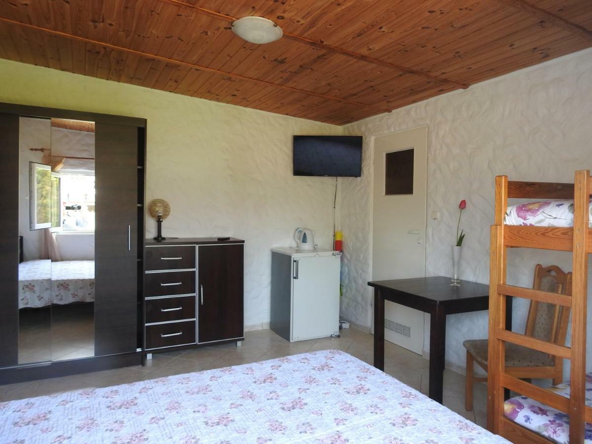 Malwa Appartamento Jezierzany Esterno foto